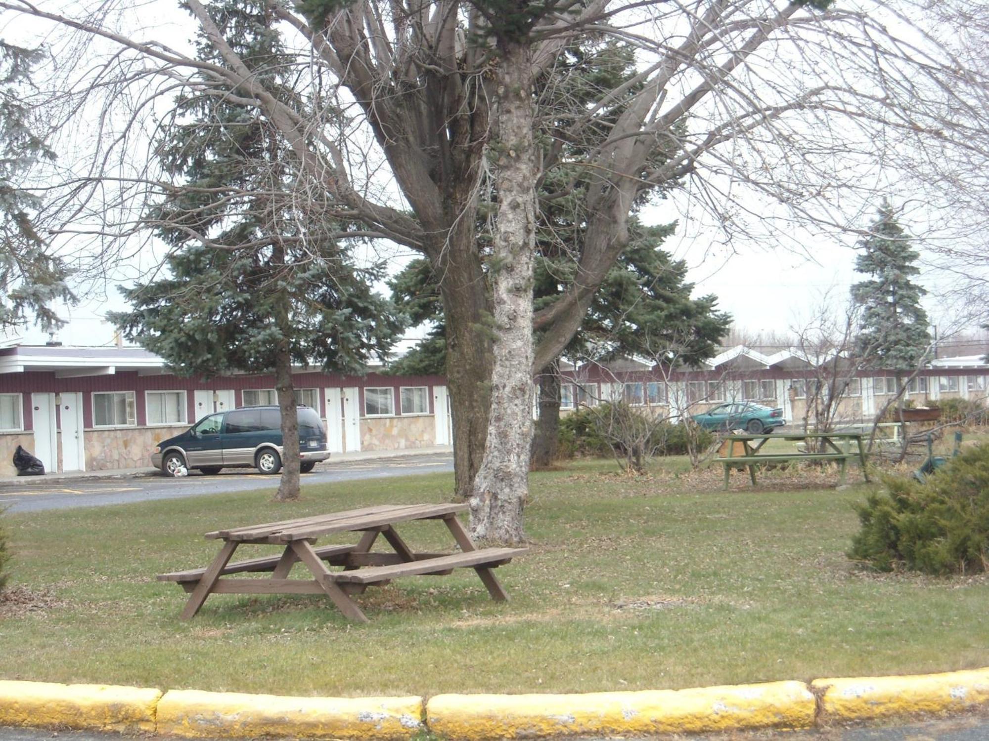 Grand Motel Saint-Hubert Longueuil Exterior foto